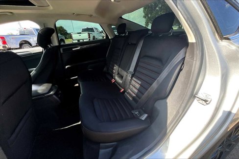 Used 2015 Ford Fusion SE image 19