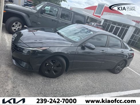 Used 2022 Hyundai Elantra SEL w/ Convenience Package image 2