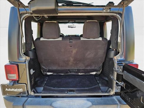 Used 2017 Jeep Wrangler Rubicon w/ Power Convenience Group image 6