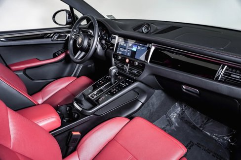 Certified 2024 Porsche Macan image 14