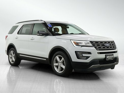 Used 2016 Ford Explorer XLT w/ Equipment Group 201A image 7