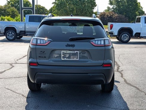 Used 2023 Jeep Cherokee Altitude Lux image 4