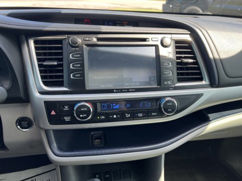 Used 2017 Toyota Highlander SE image 13