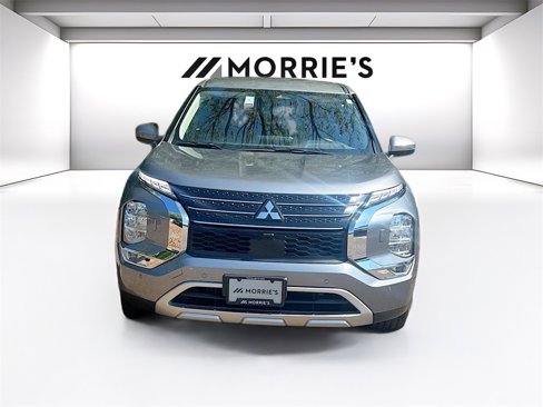 Used 2024 Mitsubishi Outlander SE image 2