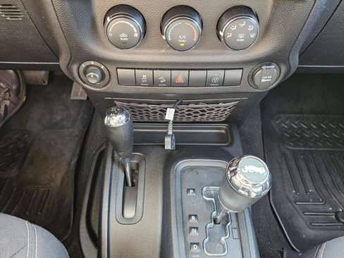 Used 2013 Jeep Wrangler Unlimited Sahara w/ Trailer Tow Group image 10