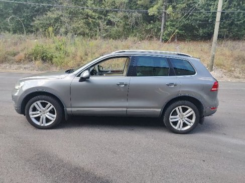 Used 2012 Volkswagen Touareg TDI image 5