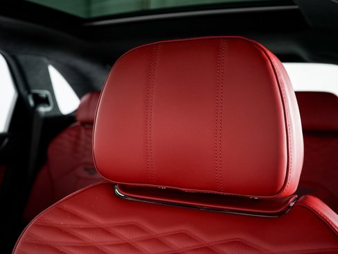 New 2025 Bentley Bentayga image 17