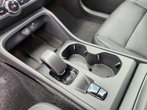 New 2025 Volvo XC40 B5 Core w/ Climate Package image 30