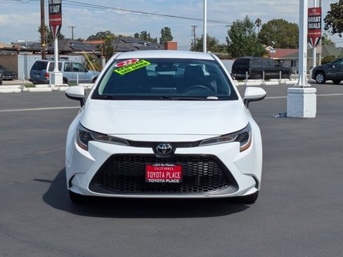 Used 2022 Toyota Corolla LE image 2