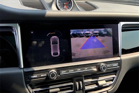 Certified 2020 Porsche Macan image 35