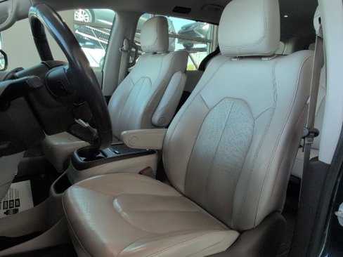 Used 2020 Chrysler Pacifica Touring-L Plus image 13