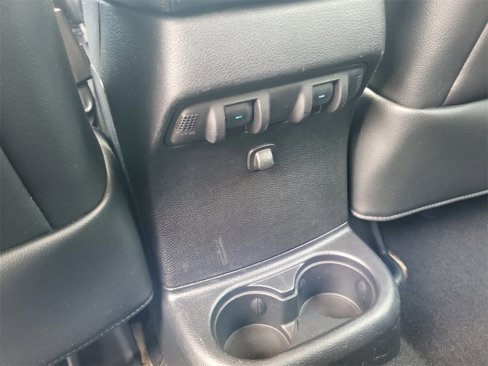 Used 2015 Jeep Wrangler Unlimited Sahara image 13