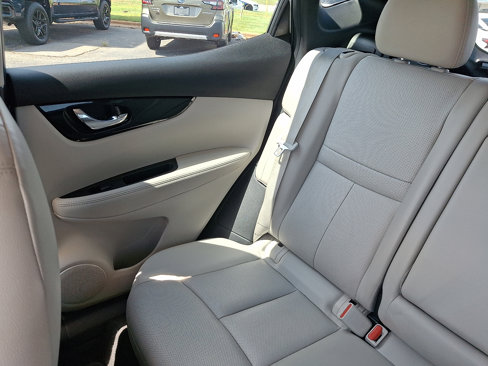 Used 2022 Nissan Rogue Sport SL image 18