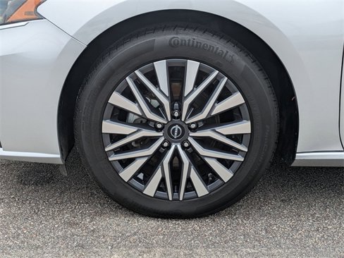Used 2024 Nissan Altima 2.5 SV image 14
