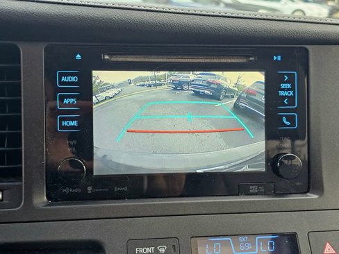Used 2017 Toyota Sienna XLE Premium image 39