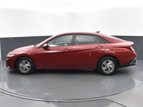 Certified 2025 Hyundai Elantra SE image 6