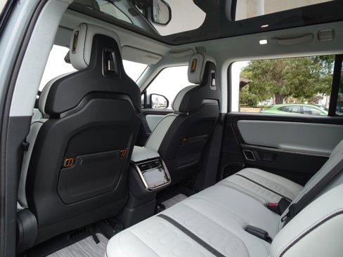 Used 2024 Rivian R1S Adventure image 17