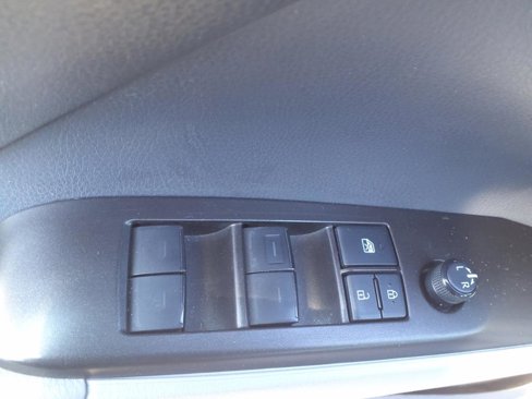 Used 2022 Toyota Camry SE image 9