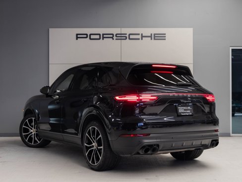 Certified 2022 Porsche Cayenne Platinum Edition image 3