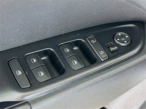 Used 2022 Hyundai Venue Limited image 19
