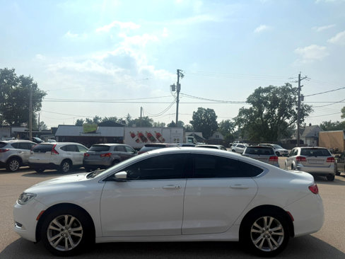 Used 2015 Chrysler 200 Limited w/ Convenience Group image 2
