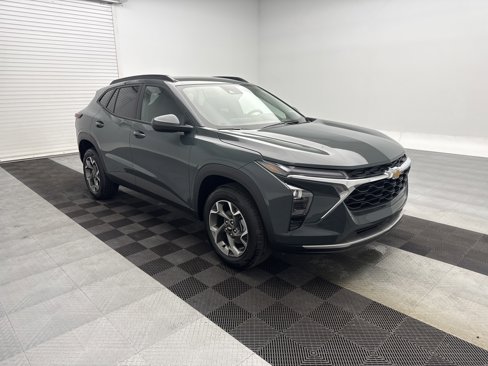 New 2025 Chevrolet Trax LT w/ LT Convenience Package image 3