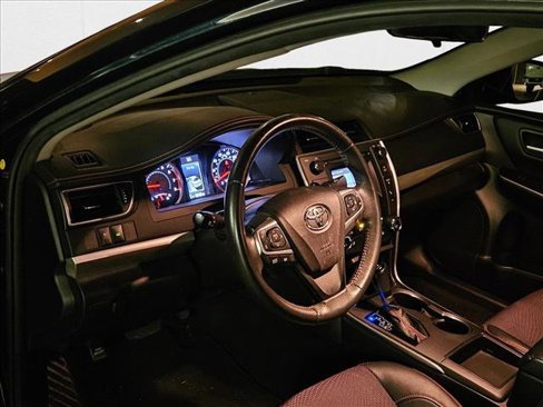 Used 2017 Toyota Camry SE w/ Moonroof Package image 9