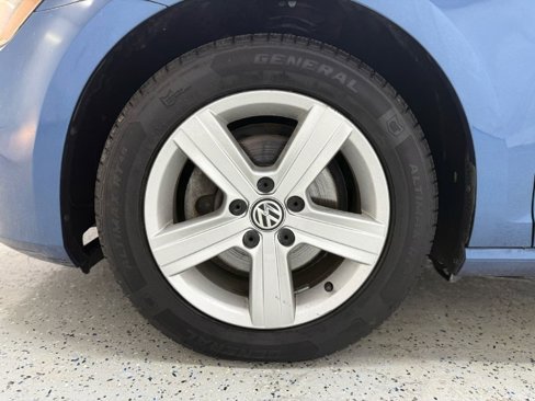 Used 2017 Volkswagen Golf Wolfsburg Edition image 24
