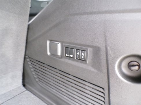 Used 2022 Chevrolet Tahoe Z71 w/ Luxury Package image 23