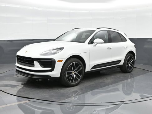Used 2025 Porsche Macan image 1