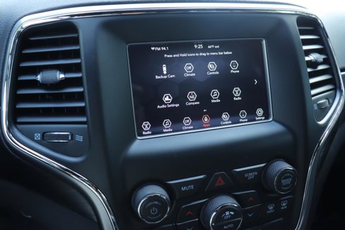 Used 2021 Jeep Grand Cherokee Laredo image 30