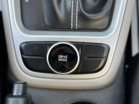 Used 2023 Hyundai Venue SEL image 18