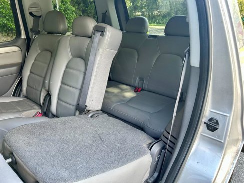 Used 2005 Ford Explorer XLT image 10