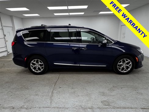 Used 2018 Chrysler Pacifica Limited image 4