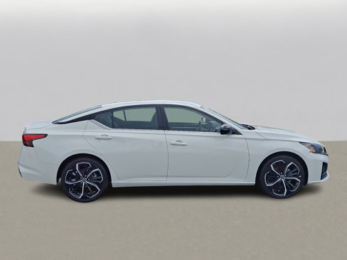 Used 2023 Nissan Altima 2.5 SR image 12