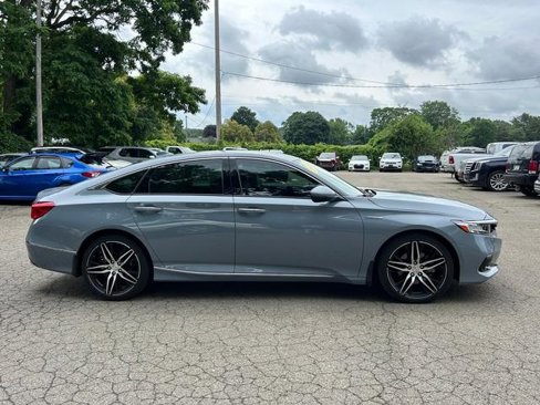 Used 2022 Honda Accord Touring image 2
