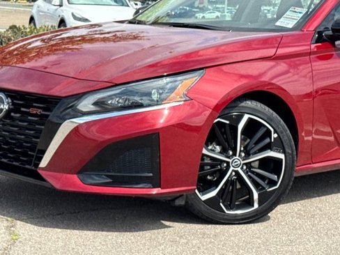 Used 2024 Nissan Altima 2.5 SR image 3