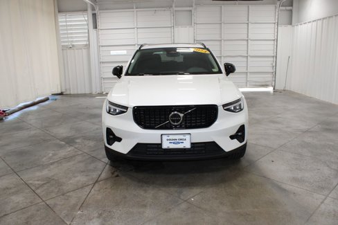 Used 2024 Volvo XC40 B5 Plus w/ Climate Package image 3