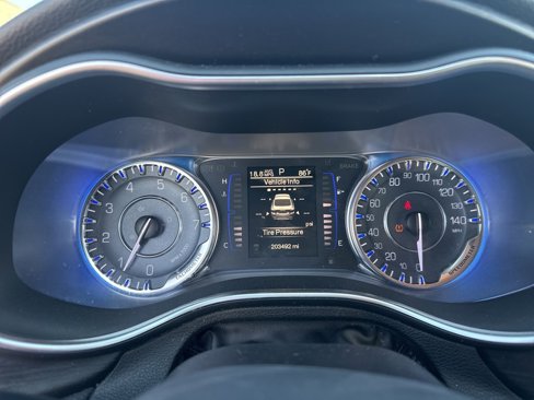 Used 2015 Chrysler 200 Limited image 9