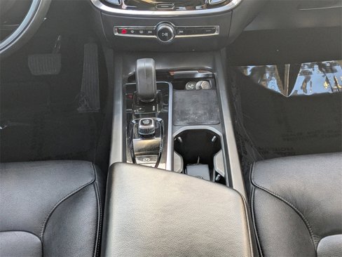 Used 2022 Volvo S60 B5 Momentum image 17