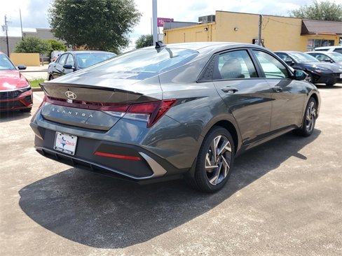 New 2025 Hyundai Elantra Sport image 3