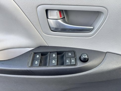 Used 2015 Toyota Sienna LE image 13