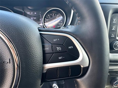 Used 2018 Jeep Compass Latitude image 27