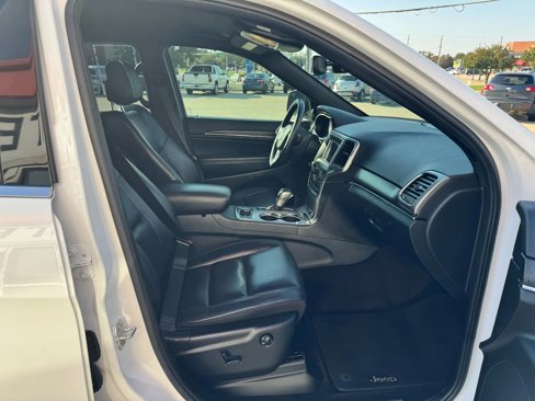 Used 2018 Jeep Grand Cherokee Limited image 25