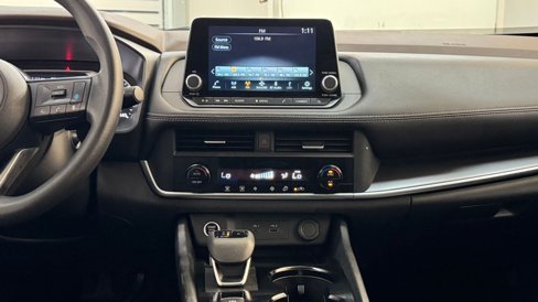 Used 2023 Nissan Rogue SV image 29