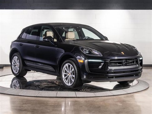 Used 2025 Porsche Macan image 10