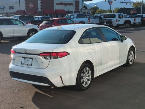 Used 2022 Toyota Corolla LE image 3