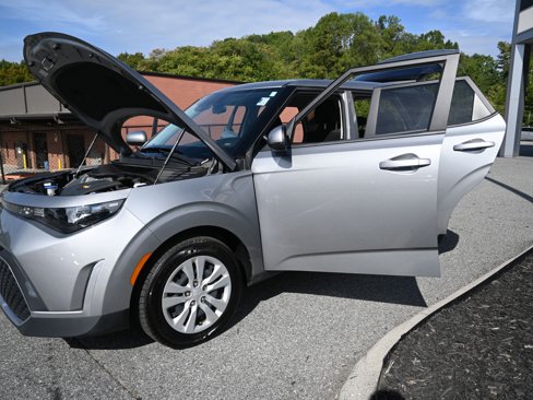 Used 2023 Kia Soul LX image 9