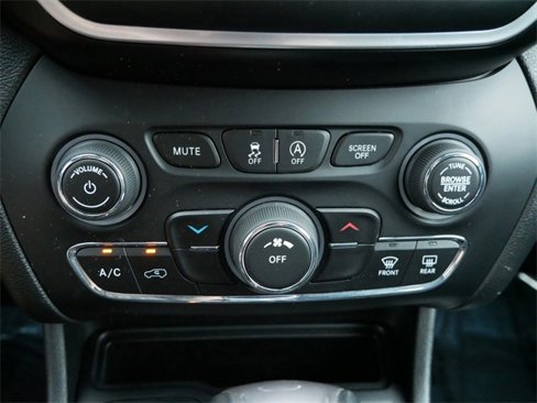 Used 2019 Jeep Cherokee Latitude Plus w/ Cold Weather Group image 22