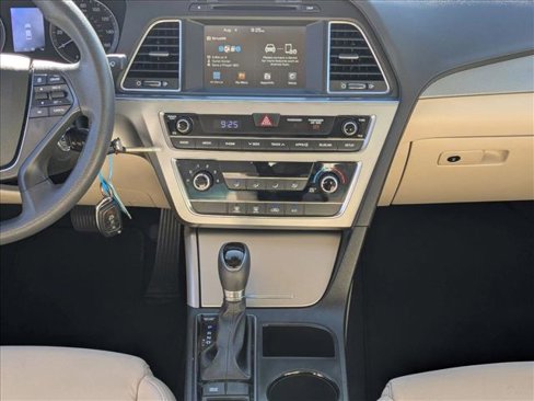 Used 2016 Hyundai Sonata SE image 8